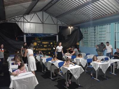 Noite de AutÃ³grafos reuniu centenas de pessoas em Rio Bonito do IguaÃ§u